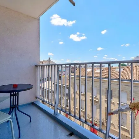 With Balcony & Parking - Downtown Apartment Bordeaux