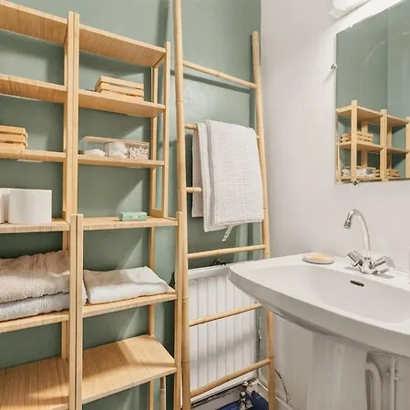 With Balcony & Parking - Downtown *