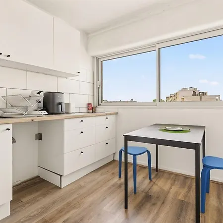With Balcony & Parking - Downtown Apartment