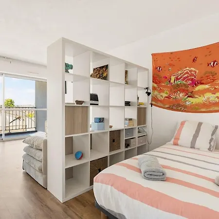 With Balcony & Parking - Downtown Apartment *