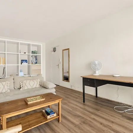 Apartment With Balcony & Parking - Downtown