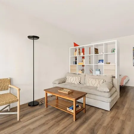 Apartment With Balcony & Parking - Downtown Bordeaux