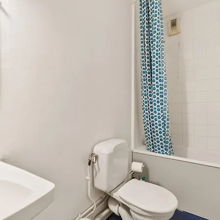 Apartment With Balcony & Parking - Downtown