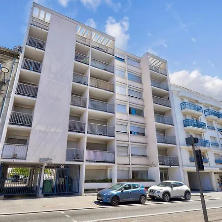 Apartment With Balcony & Parking - Downtown *