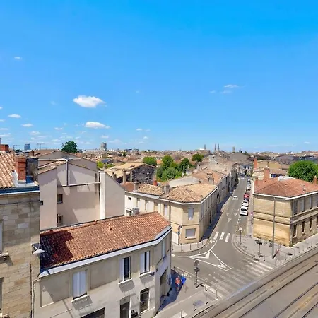 Apartment With Balcony & Parking - Downtown Bordeaux